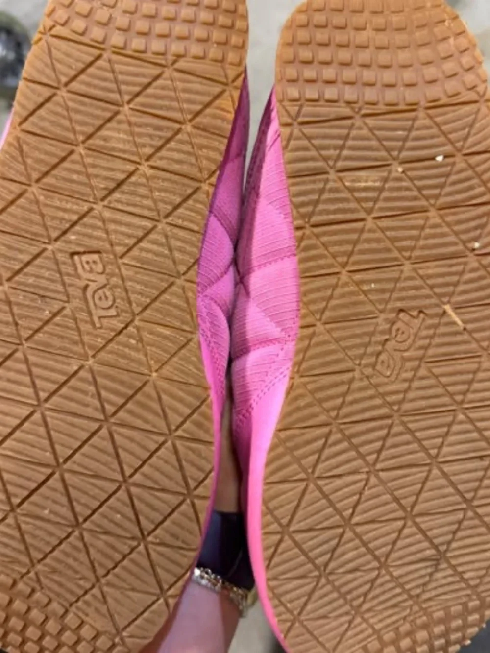 Teva Unisex-Child Reember size 6 big kid Super Pink